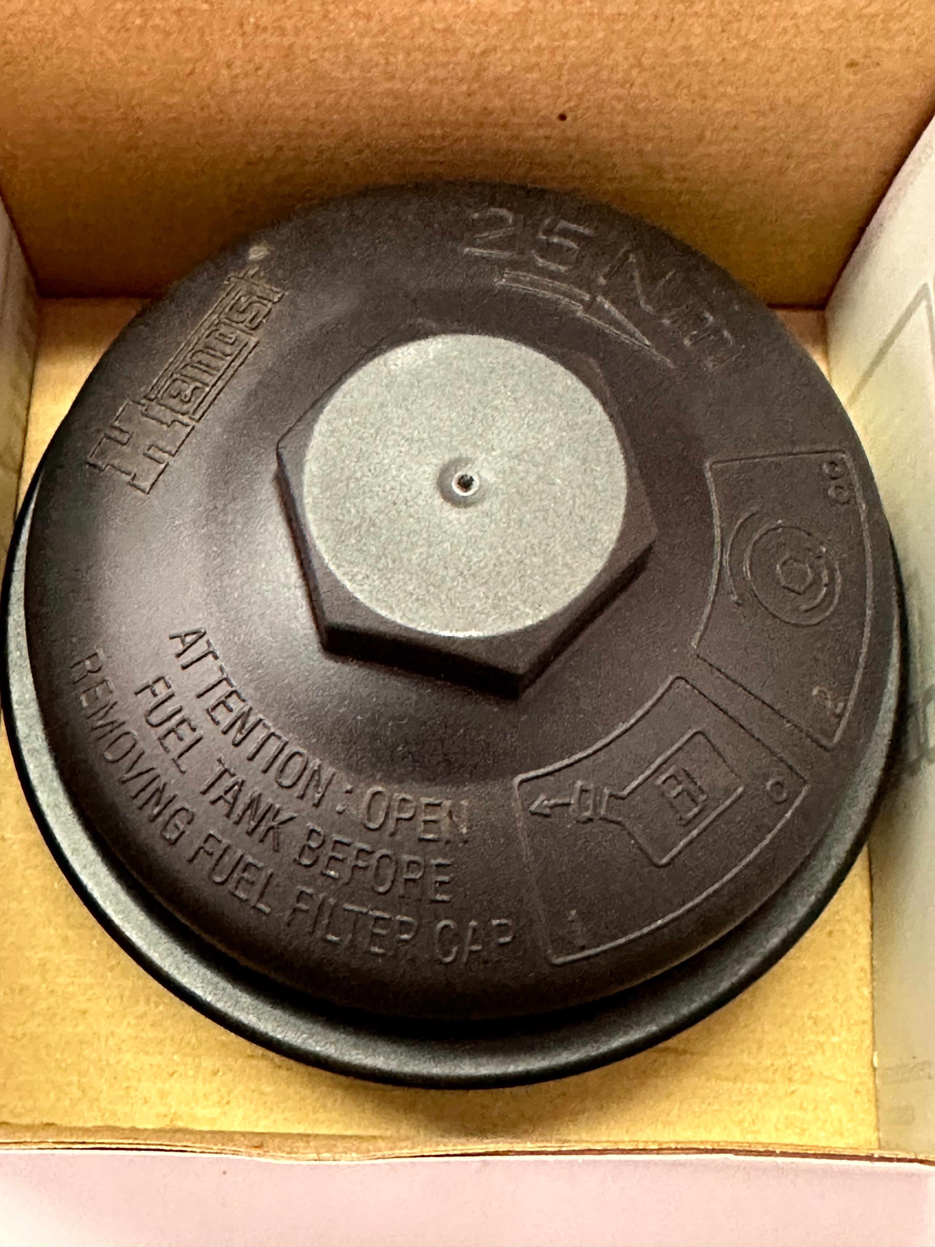 Mercedes / Terex Fuel Filter Tank Cap A0000925208 (PP8158382) Mining