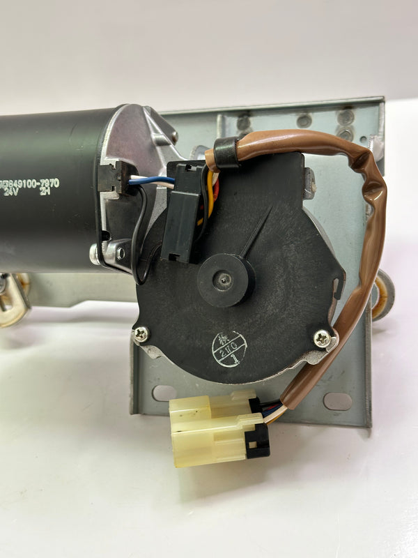 KOMATSU 421-56-21520 Wiper Motor, 24V