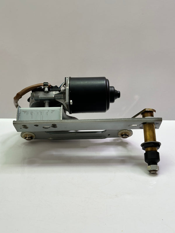 KOMATSU 421-56-21520 Wiper Motor, 24V