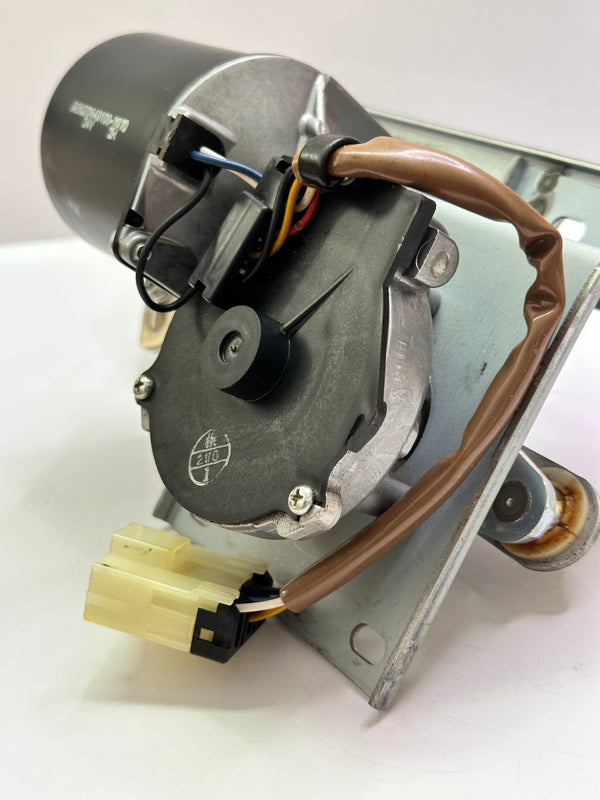 KOMATSU 421-56-21520 Wiper Motor, 24V