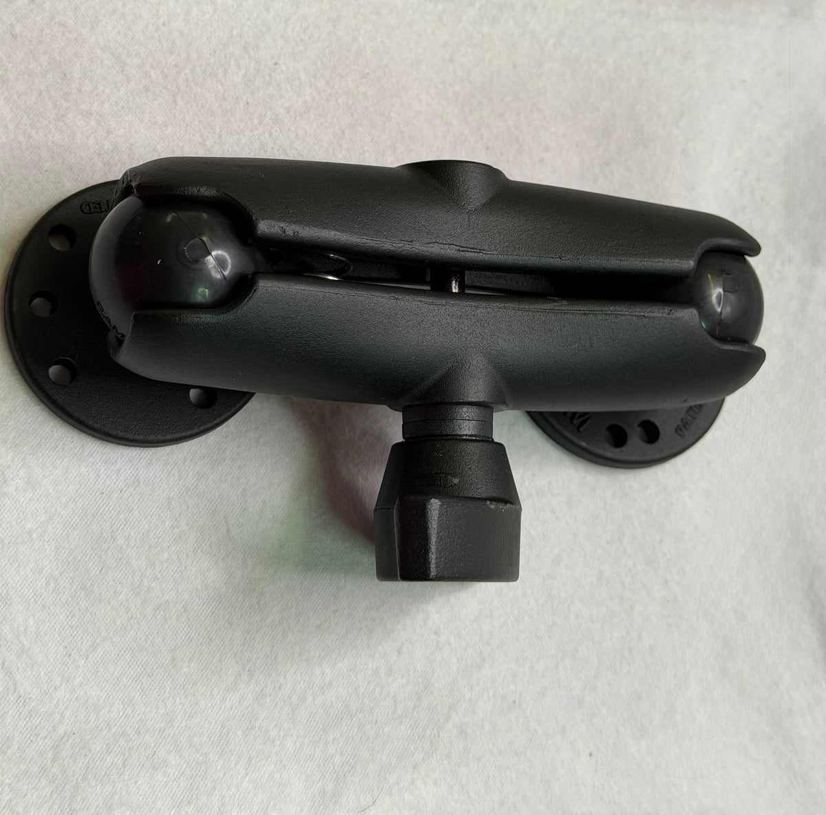 RAM-101MU, RAM® Double Ball Mount with Metal Knob - C Size Medium