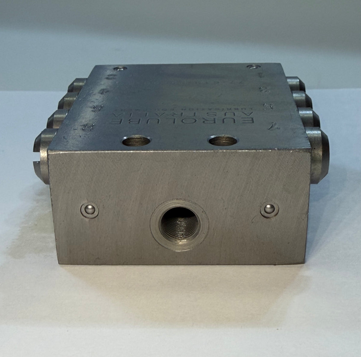 77 619-25730-2 8 Port Metering Device, Divider Valve Block