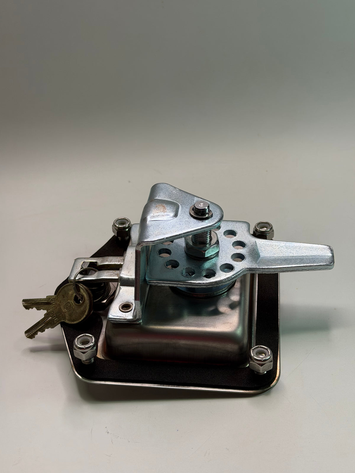 UES DT120A-RF Drop T Lock, Bent Tongue, Rear Fixing – 2 Keys