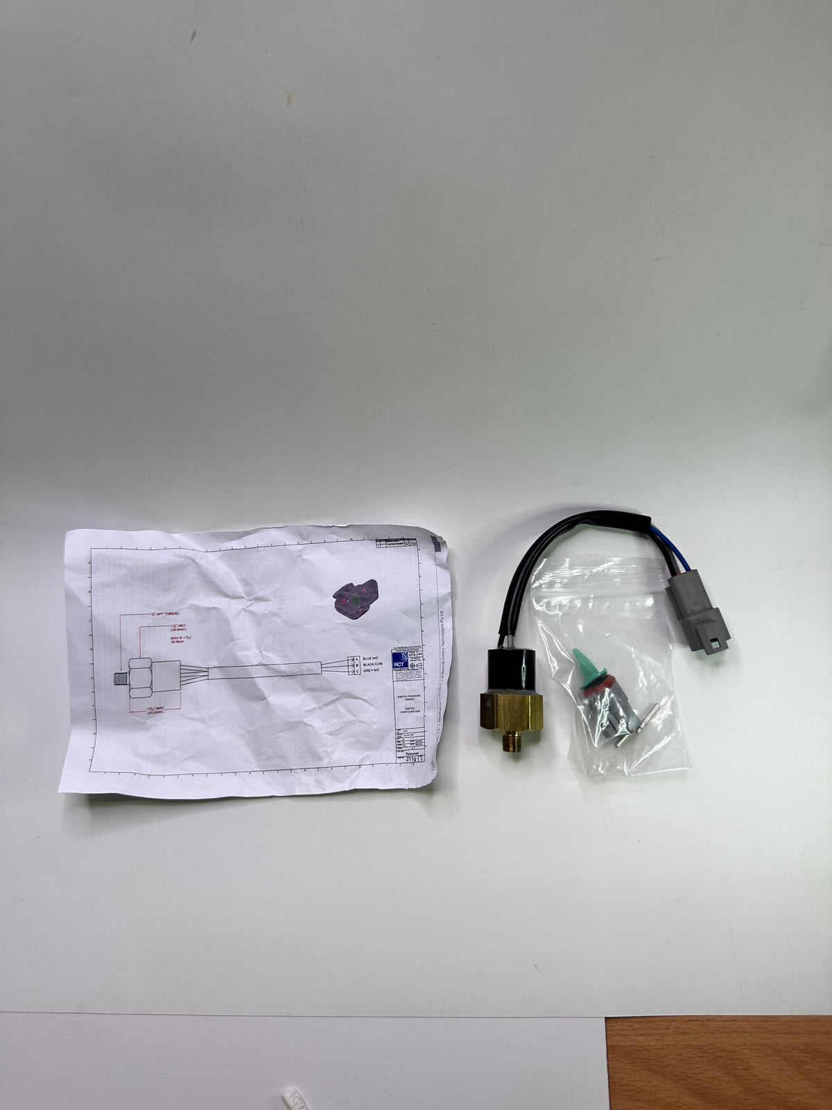 RCT 0475 Pressure Switch – 1/8" NPT, 1,200kPa Falling Set Point