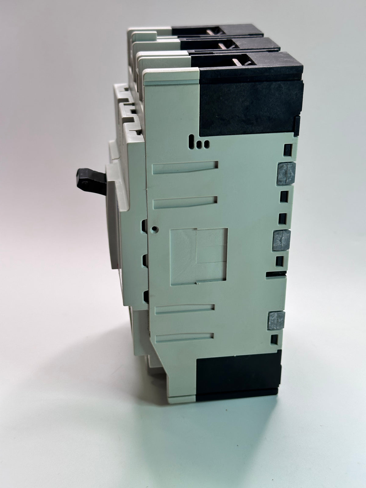 Terasaki TemBreak2 S125-GJ 3-Pole 20A Circuit Breaker – FC