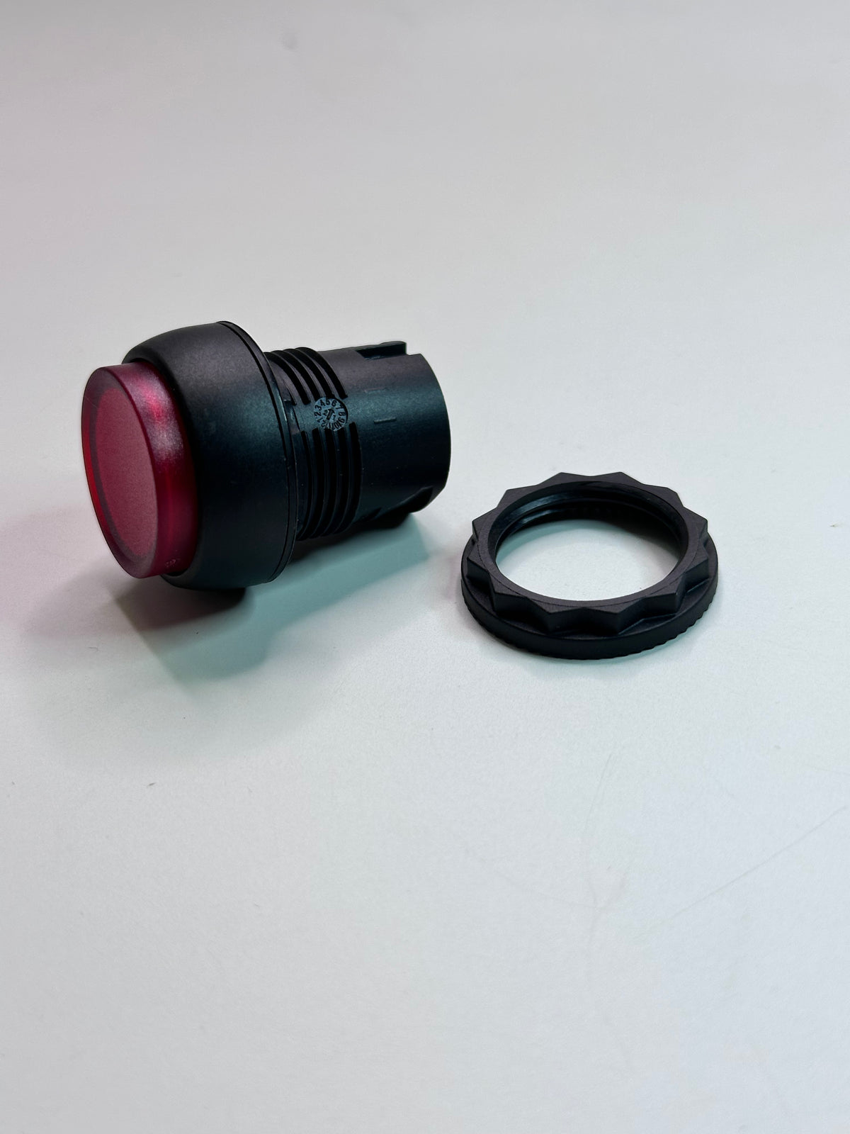 Sprecher + Schuh D7P-LE4 Red Non-Latching Push Button, 22.5mm