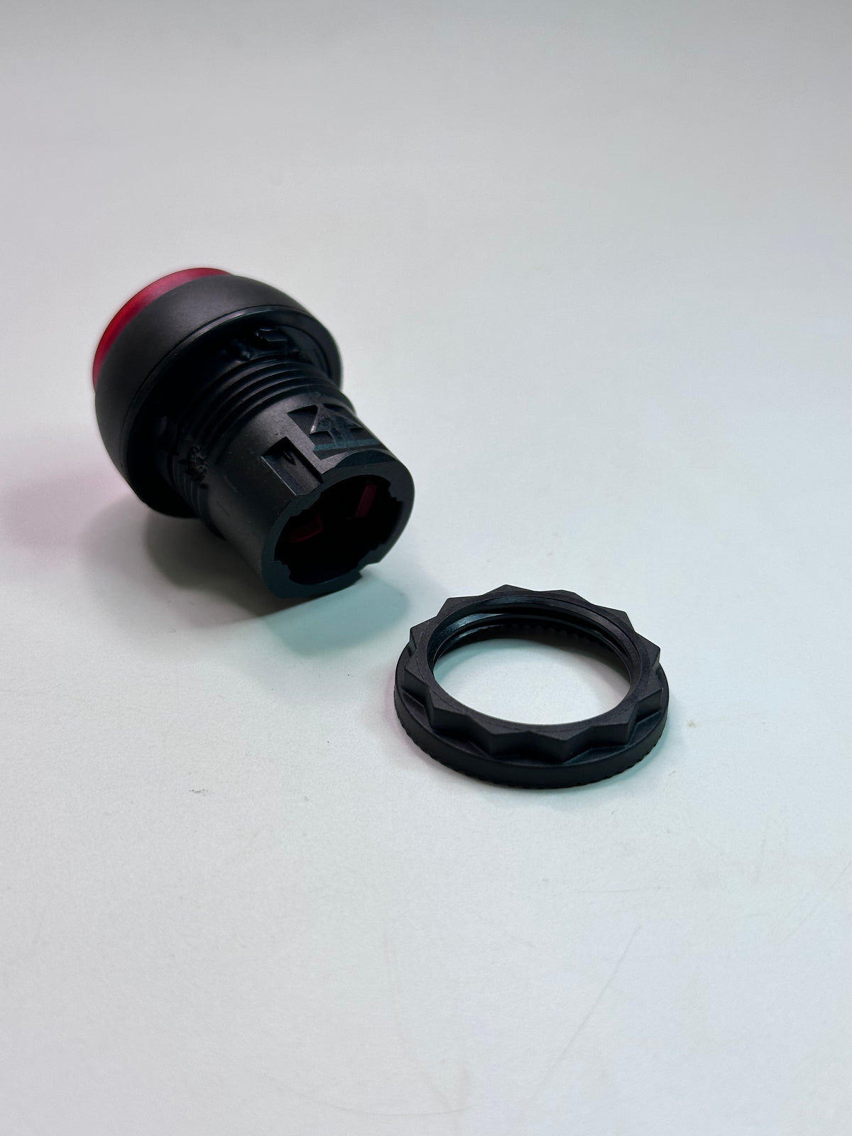 Sprecher + Schuh D7P-LE4 Red Non-Latching Push Button, 22.5mm