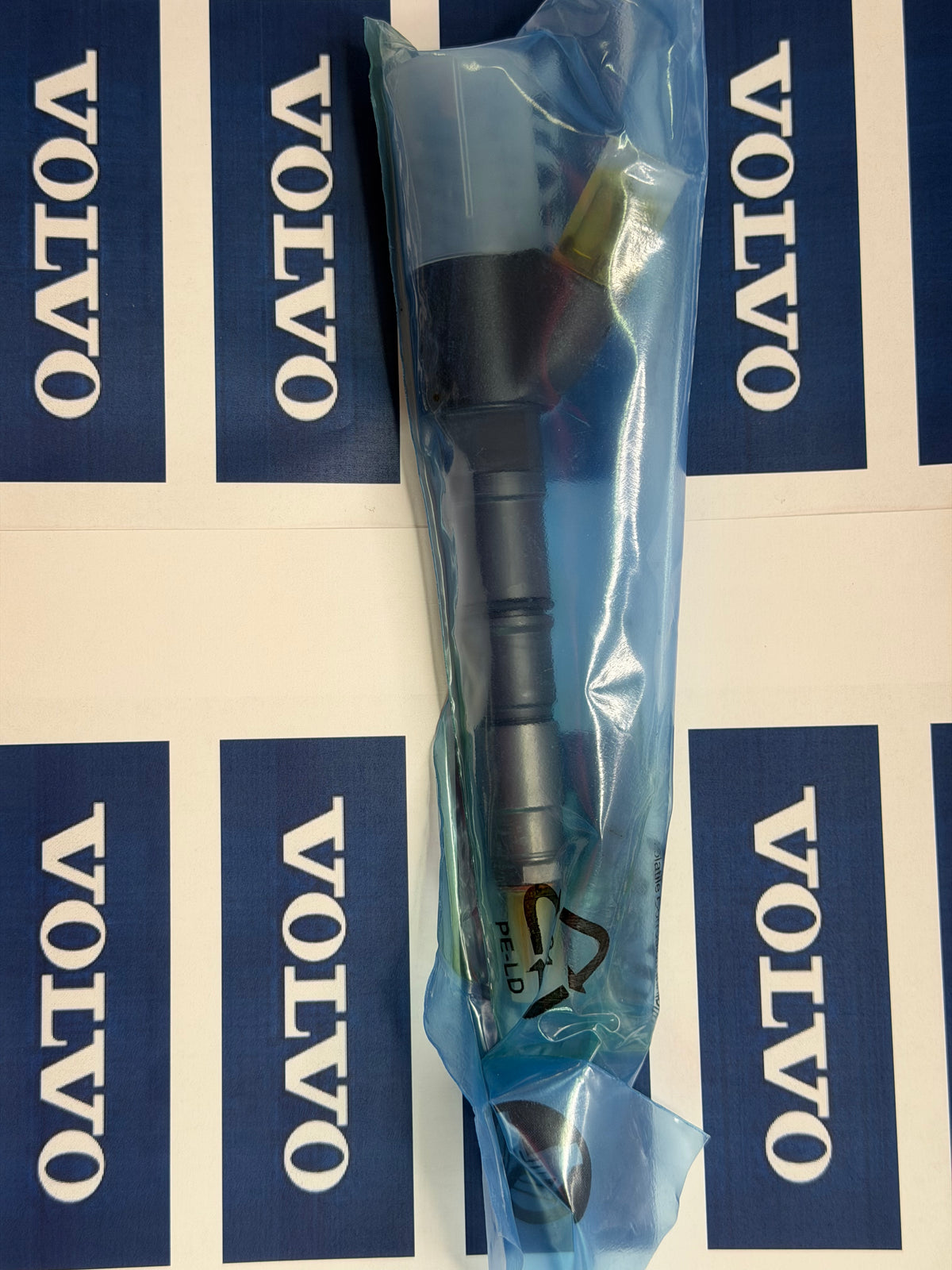 Volvo 9020798114 Genuine Fuel Injector — 20798114