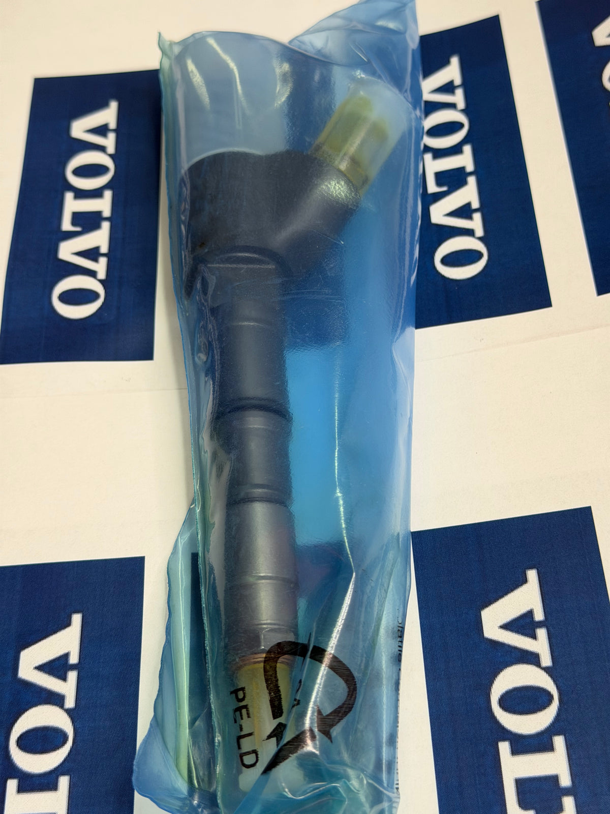 Volvo 9020798114 Genuine Fuel Injector — 20798114