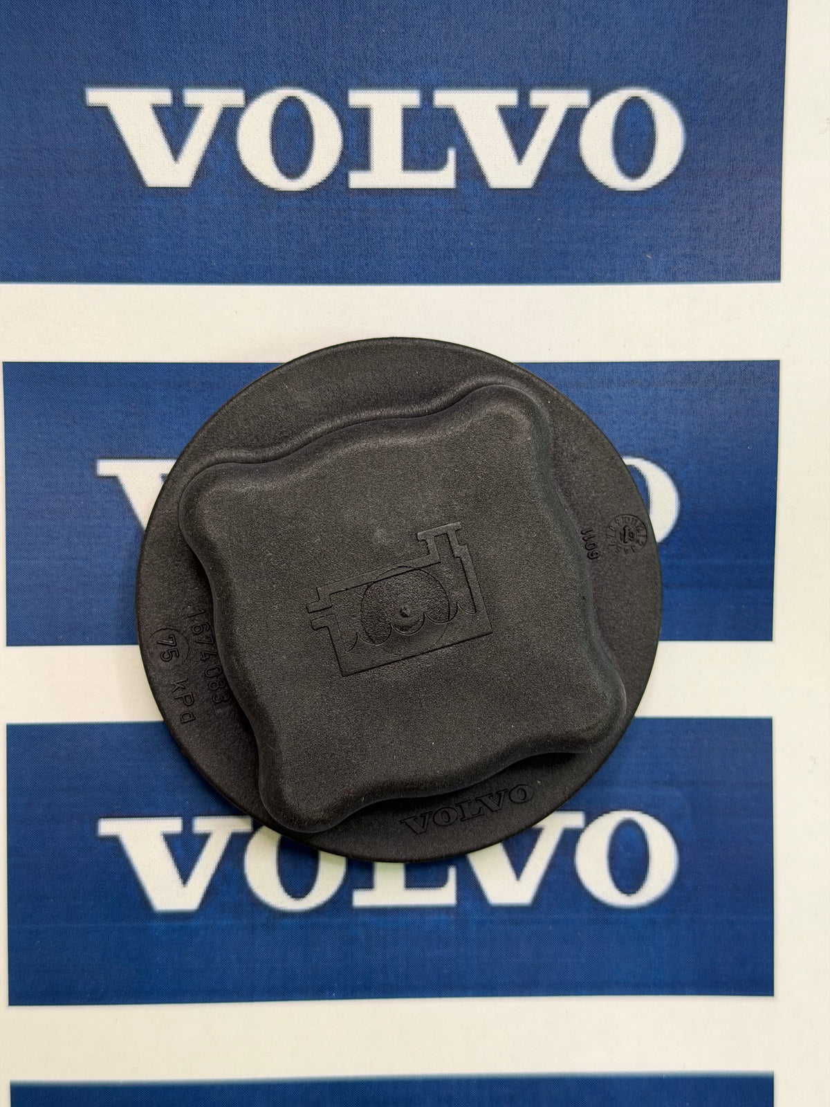 Volvo 1674083 Expansion Tank Pressure Cap — FH/FM