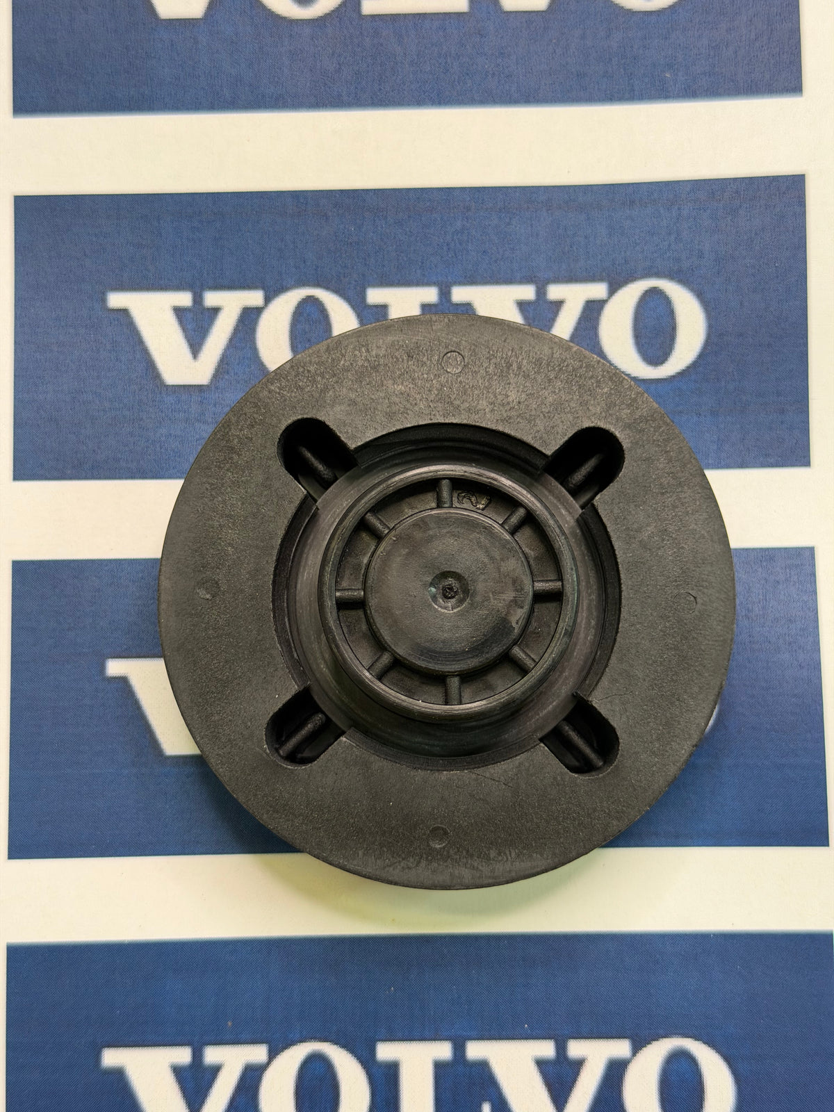 Volvo 1674083 Expansion Tank Pressure Cap — FH/FM