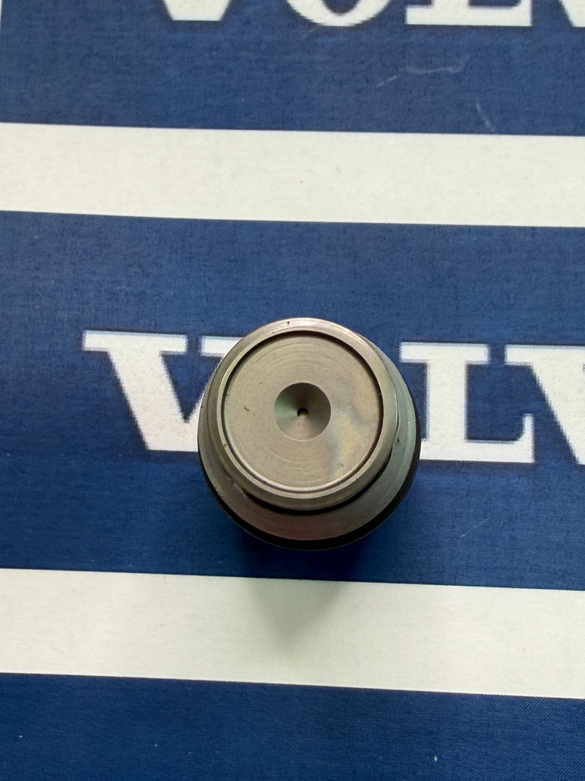 Volvo 21728854 Valve and Pressure Sensor Set