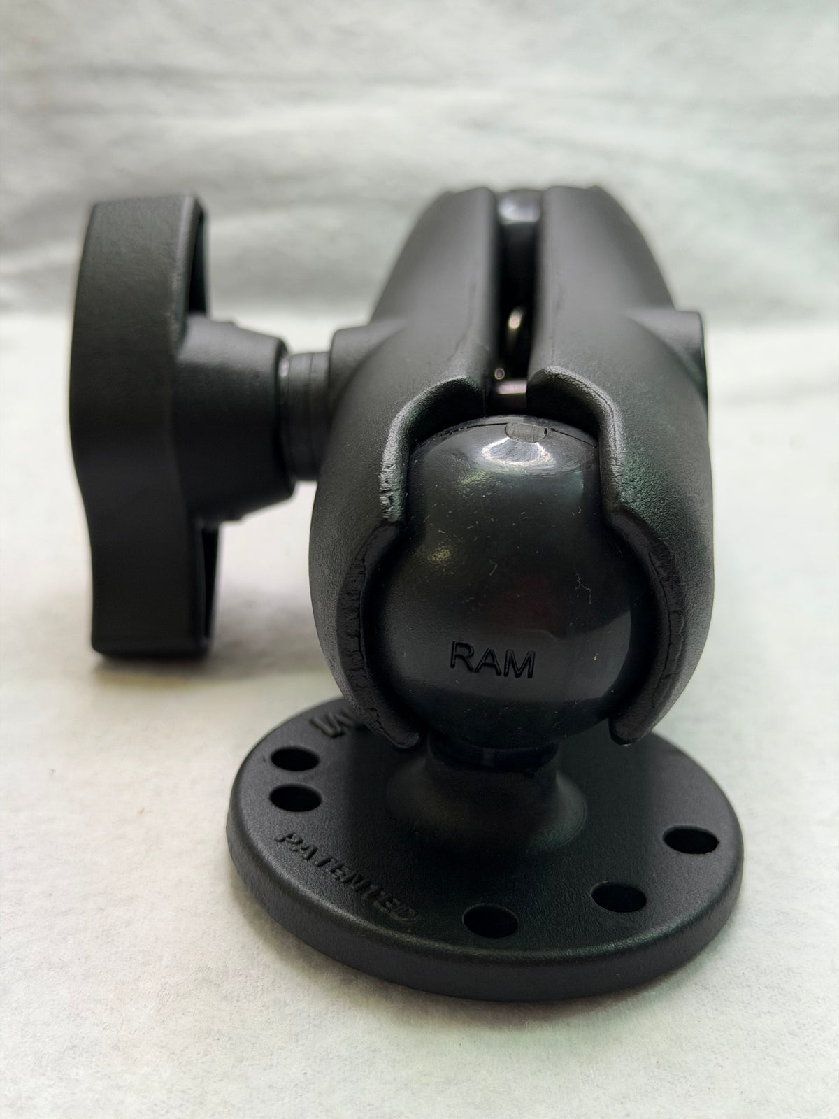 RAM-101MU, RAM® Double Ball Mount with Metal Knob - C Size Medium
