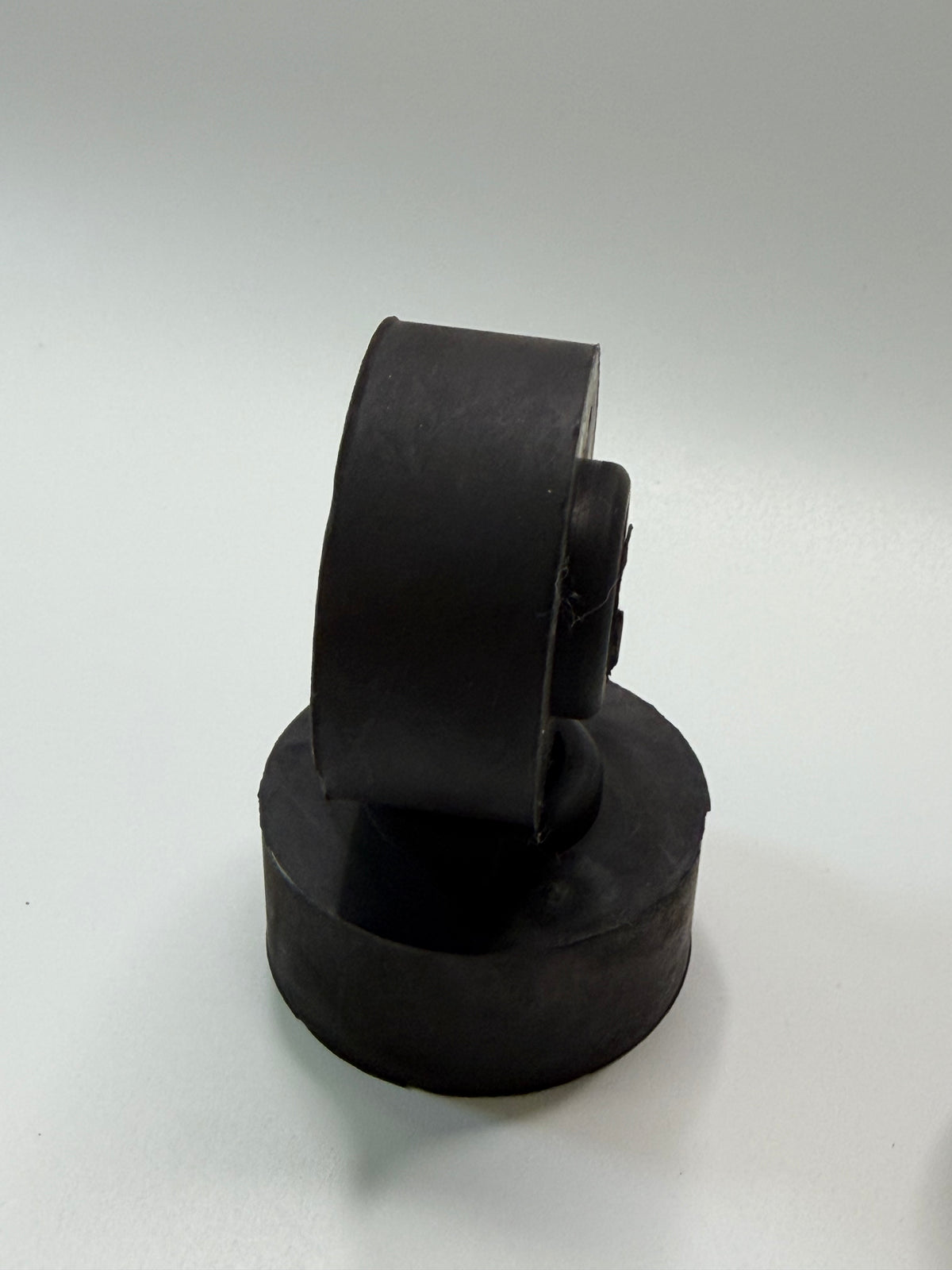 Kenworth K264-84 Rubber Radiator Mount Bushes — Set of 4