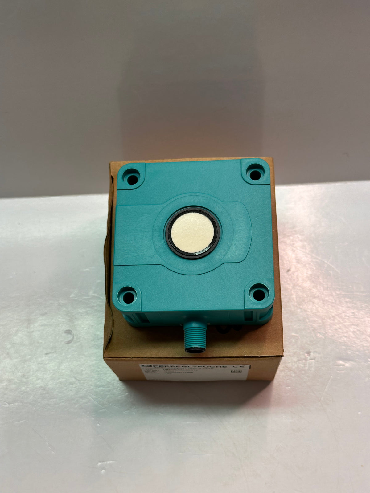 Pepperl+Fuchs UB2000-F42-E5-V15 ULTRASONIC SENSOR, 60-2000MM SENSING RANGE, 1 SWITCH OUTPUT E5, PNP NO/NC PROGRAMMABLE