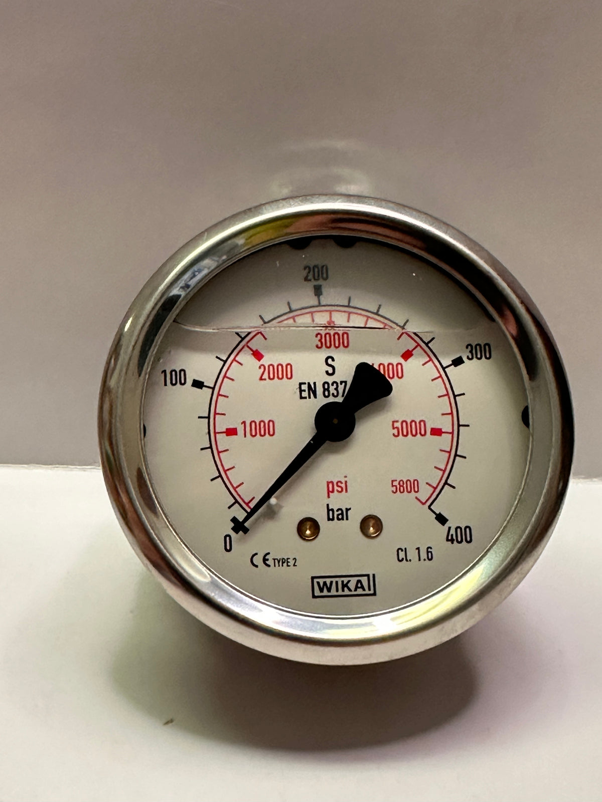 WIKA / Metso 1007017173 Pressure Gauge with Bracket — 0–400 bar