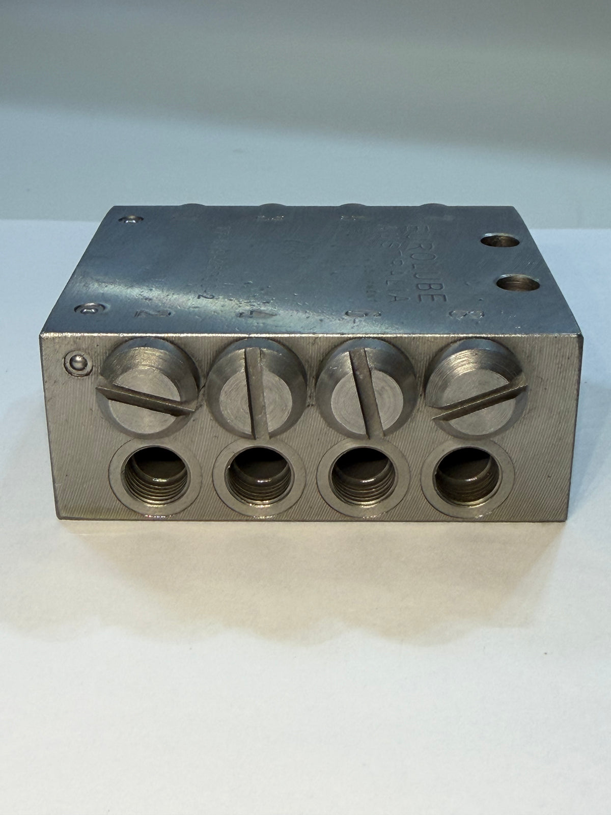 77 619-25730-2 8 Port Metering Device, Divider Valve Block