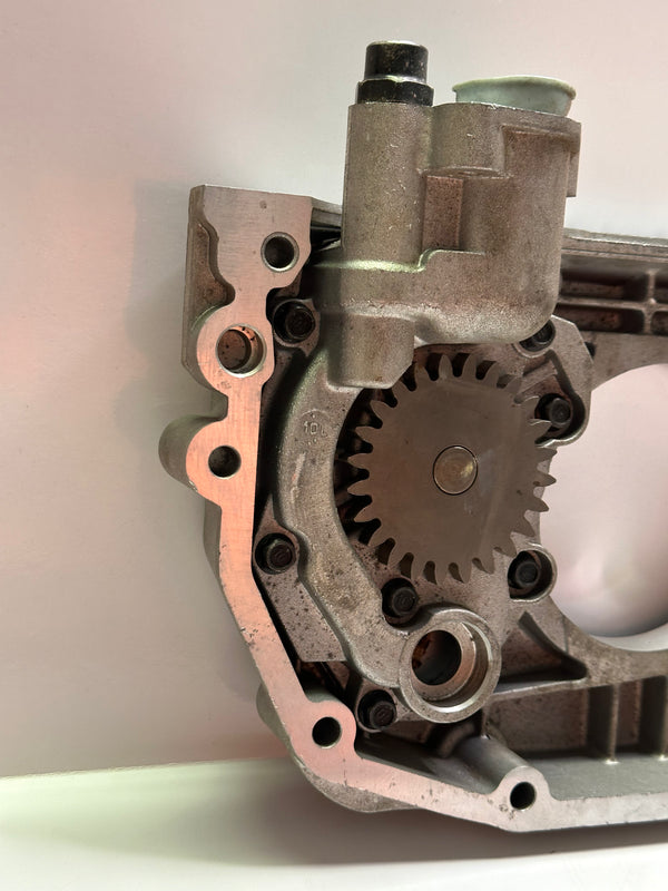A9061800801 Oil Pump/Crankshaft Cover for Mercedes Benz Vehicles, 24 teeth
