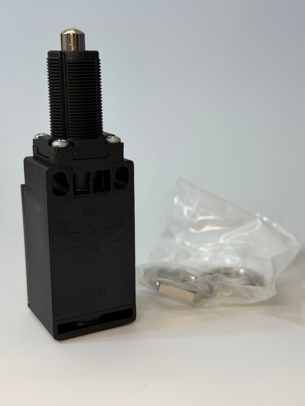 Pizzato FR 512-M2 Position Switch with Threaded Piston Plunger