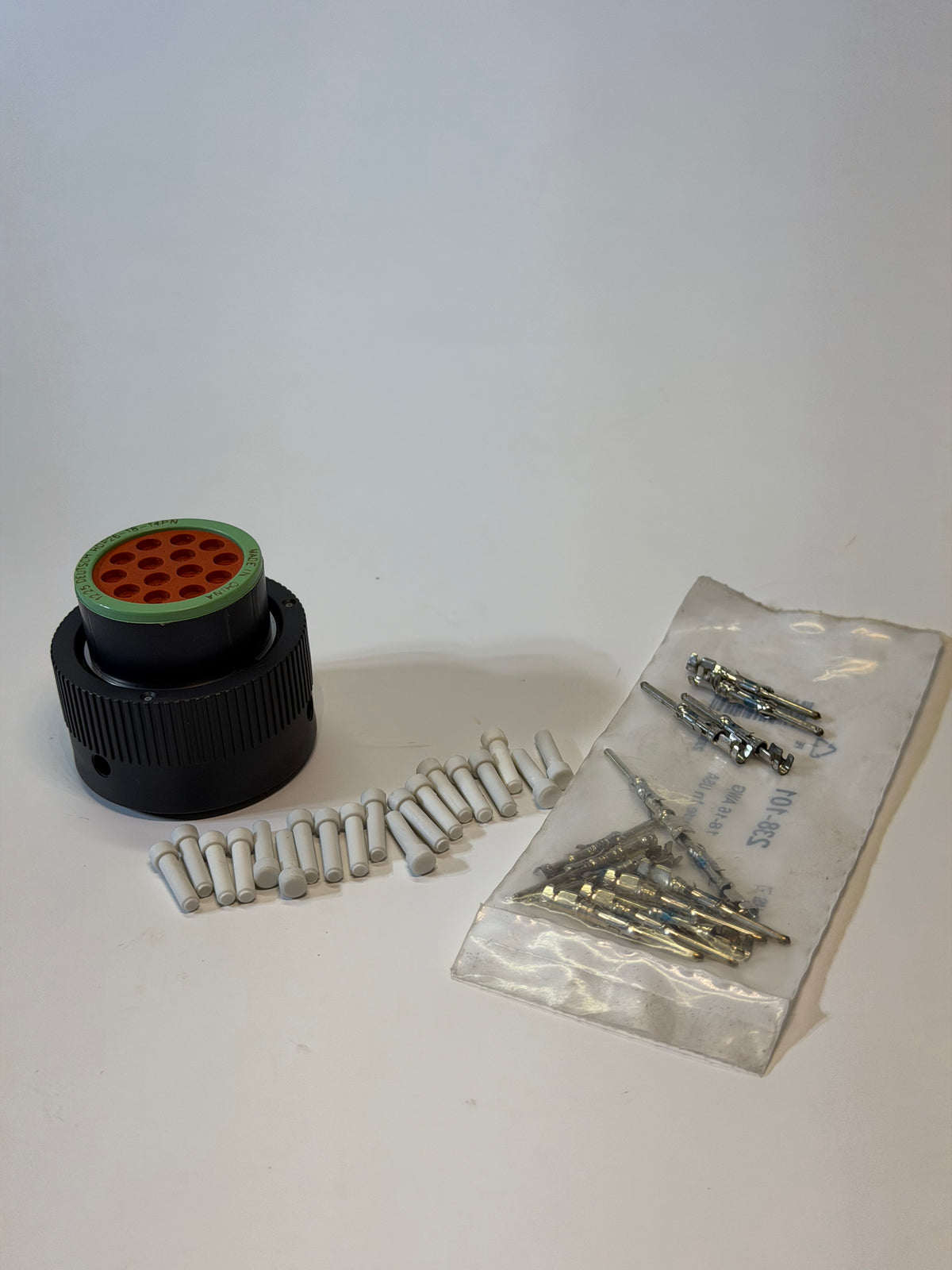 Deutsch HDP20 Series 14 Pin Plug, HDP26-18-14PN