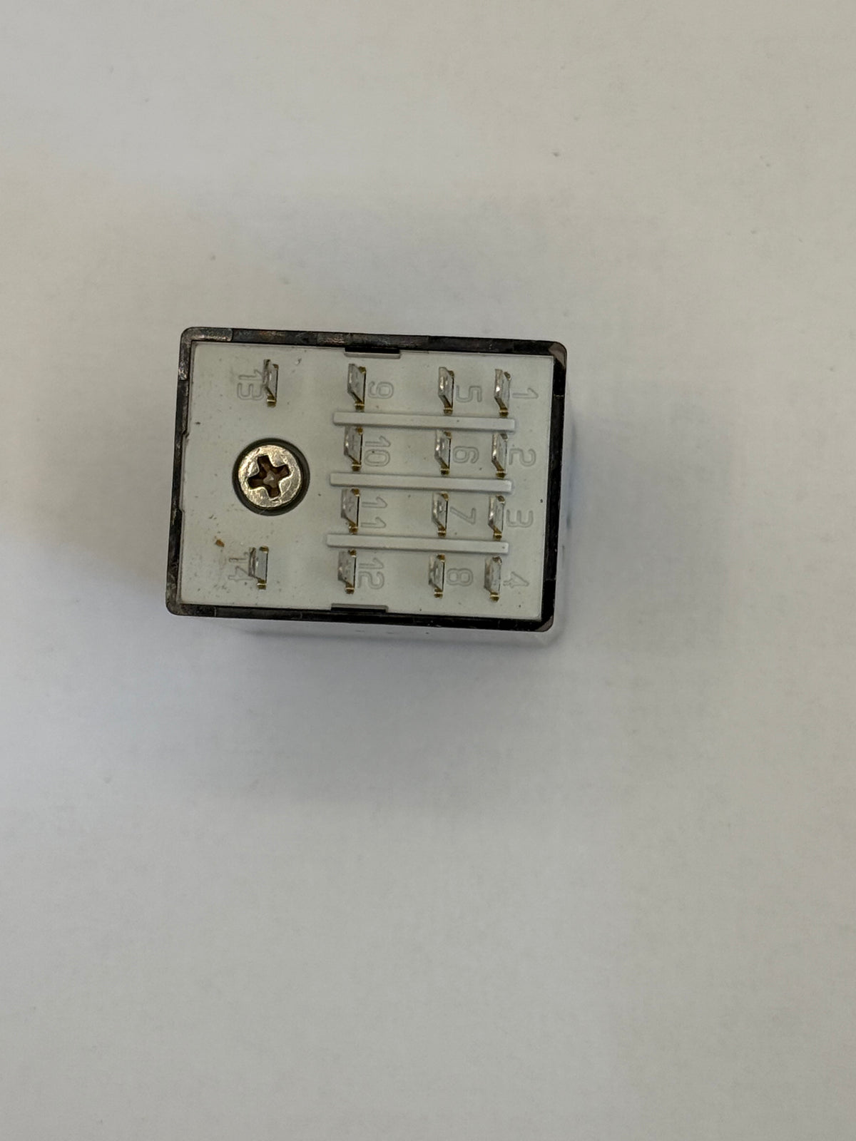 Finder 55.34.9.024.0094 24V DC 4PDT Plug-In Power Relay