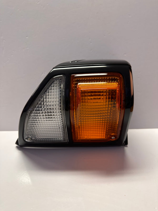 TOYOTA 81510-60520 Landcruiser RH Corner Lamp Indicator / 8151060520