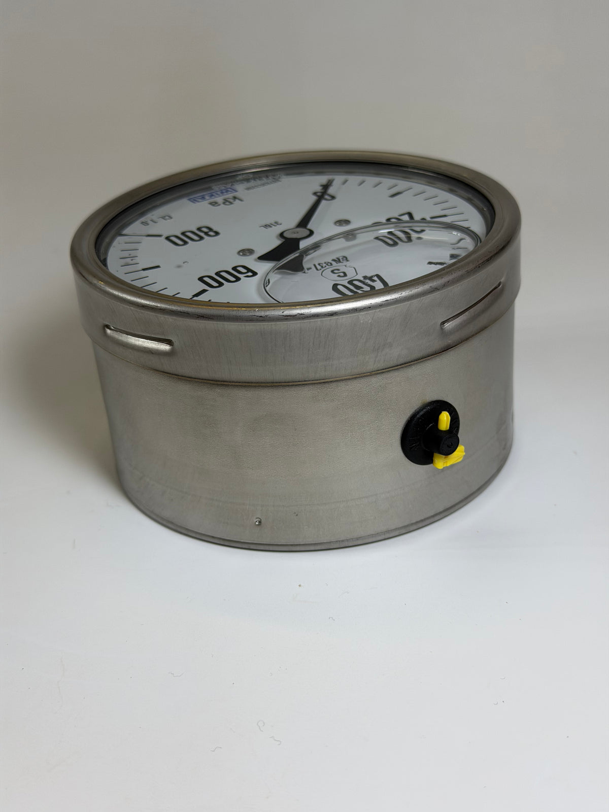 Wika 233.30.100 800 kPa Liquid Filled Bourdon Tube Pressure Gauge