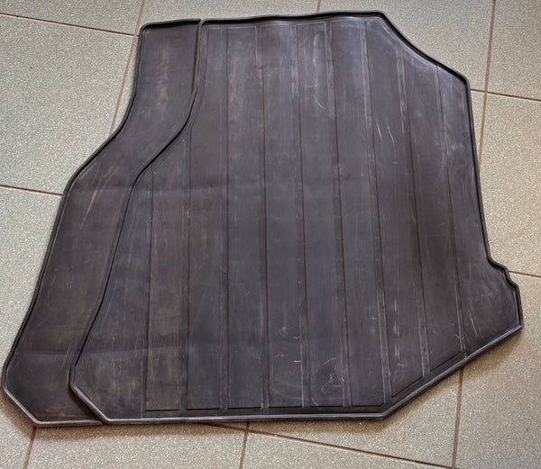 Isuzu FVZ/FYZ Passenger side floor mat, Rubber, Black