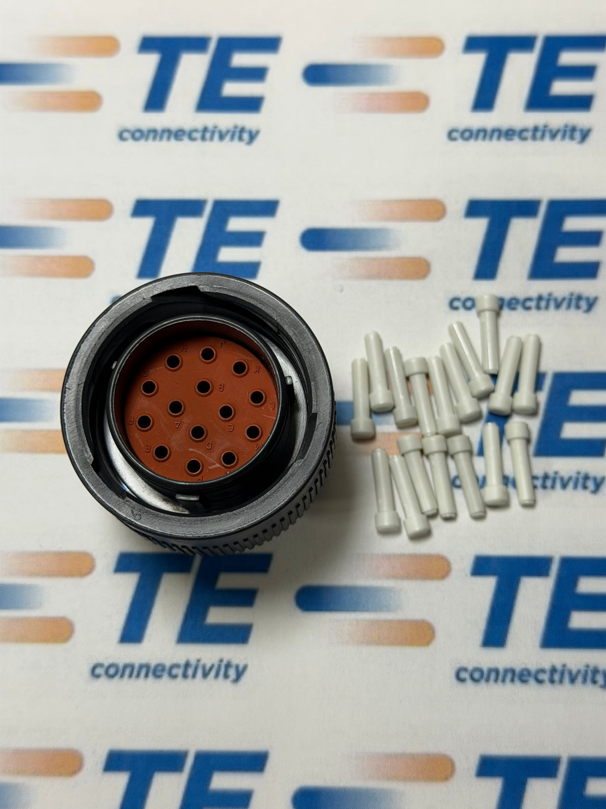 Deutsch HDP20 Series Connector Plug Housing Male, HDP26-18-14PN