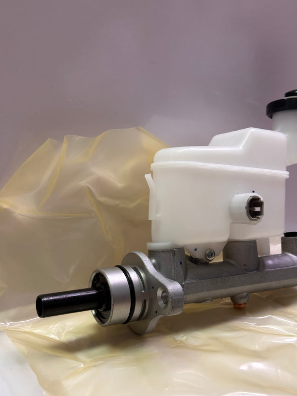 Toyota 47201-0K020 Brake Master Cylinder for Hilux 2005-2015