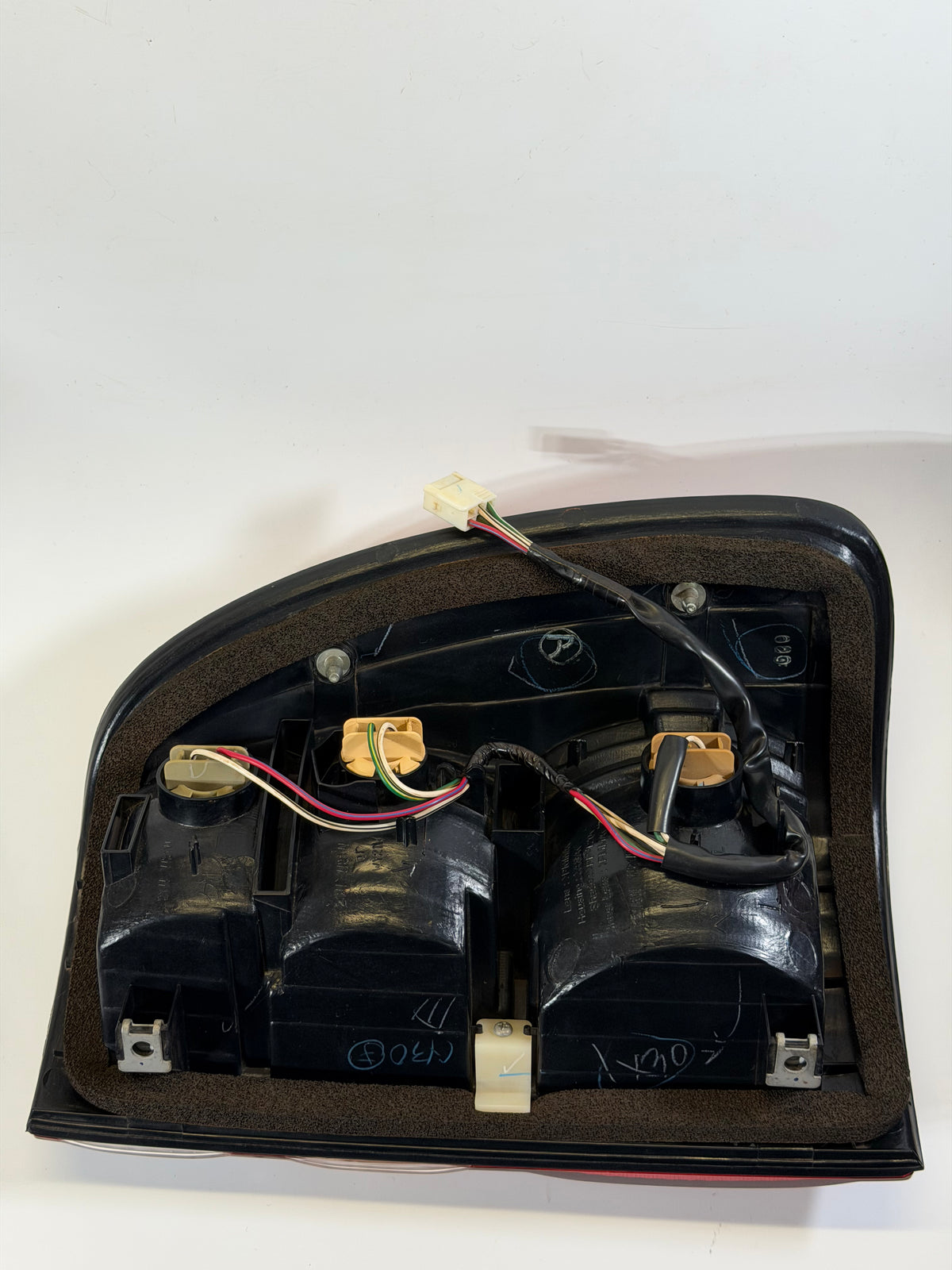 Genuine Toyota 81551-60560 LH Tail Light Assembly – Used, 100/105 Series
