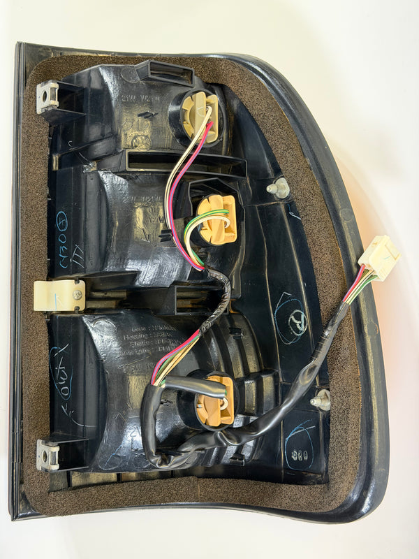 Toyota 81551-60560 Genuine LH Light Assembly (used) for 100/105 Series