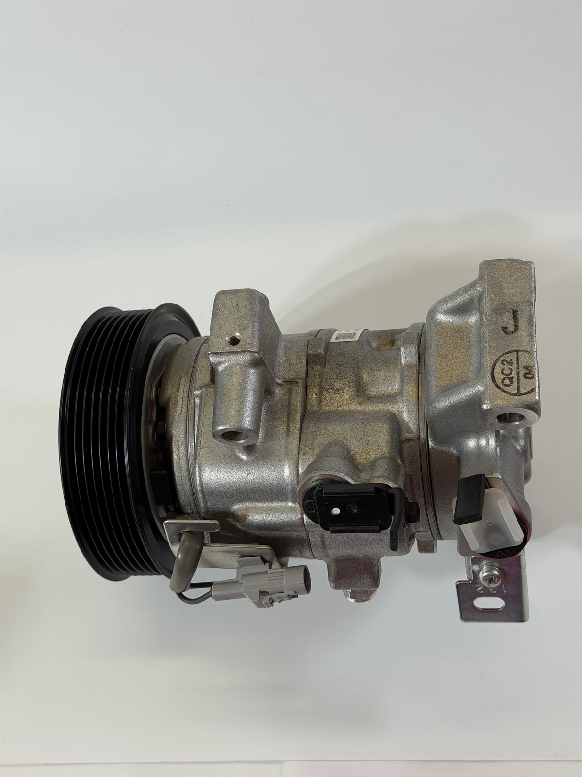 Denso CM8853 A/C Compressor, Type 10SRE11C