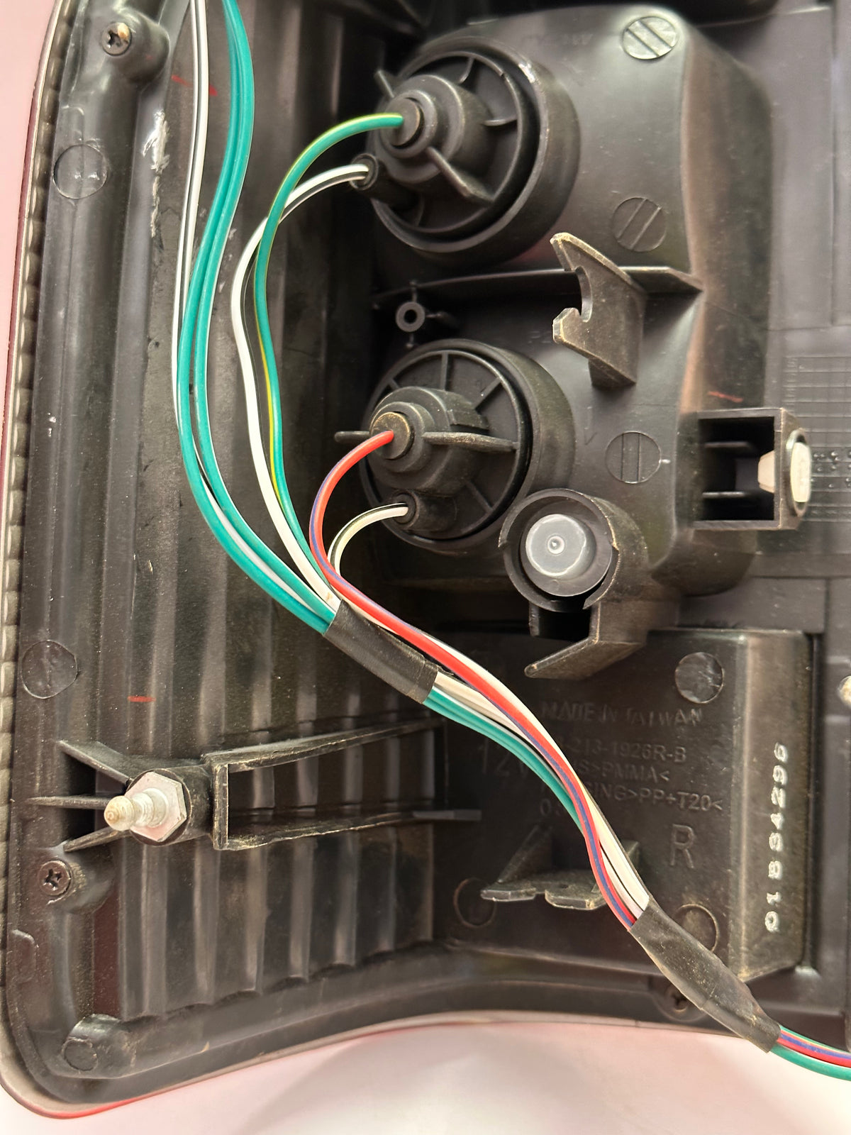 DEPO TAIL LIGHT 213-1926R-AE 12V