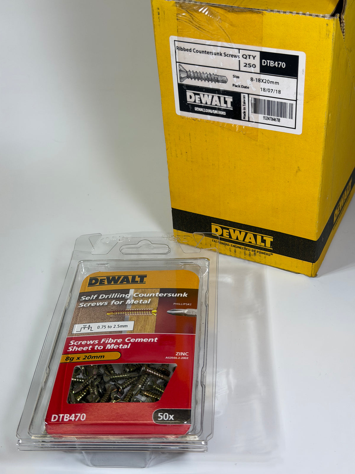 DeWalt DTB470 8g x 20mm Ribbed Countersunk Screws, 250-Pack