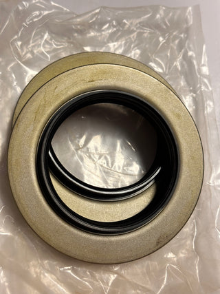 Mitsubishi Fuso  MB161152 Genuine Oil Seal, Rear, Outer Drum