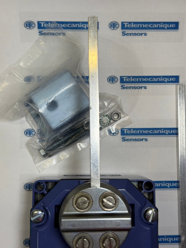Telemecanique XCRE18 Limit Switch 1NO/1NC