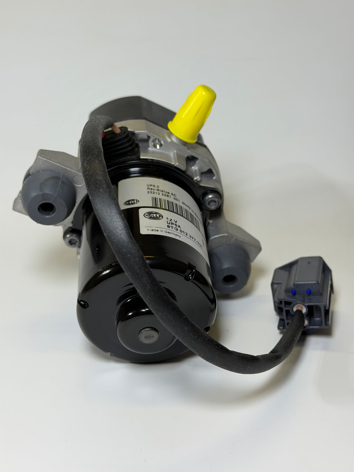 Hella 8TG012377701 12V Vacuum Pump, Braking System 8TG 021 377-701