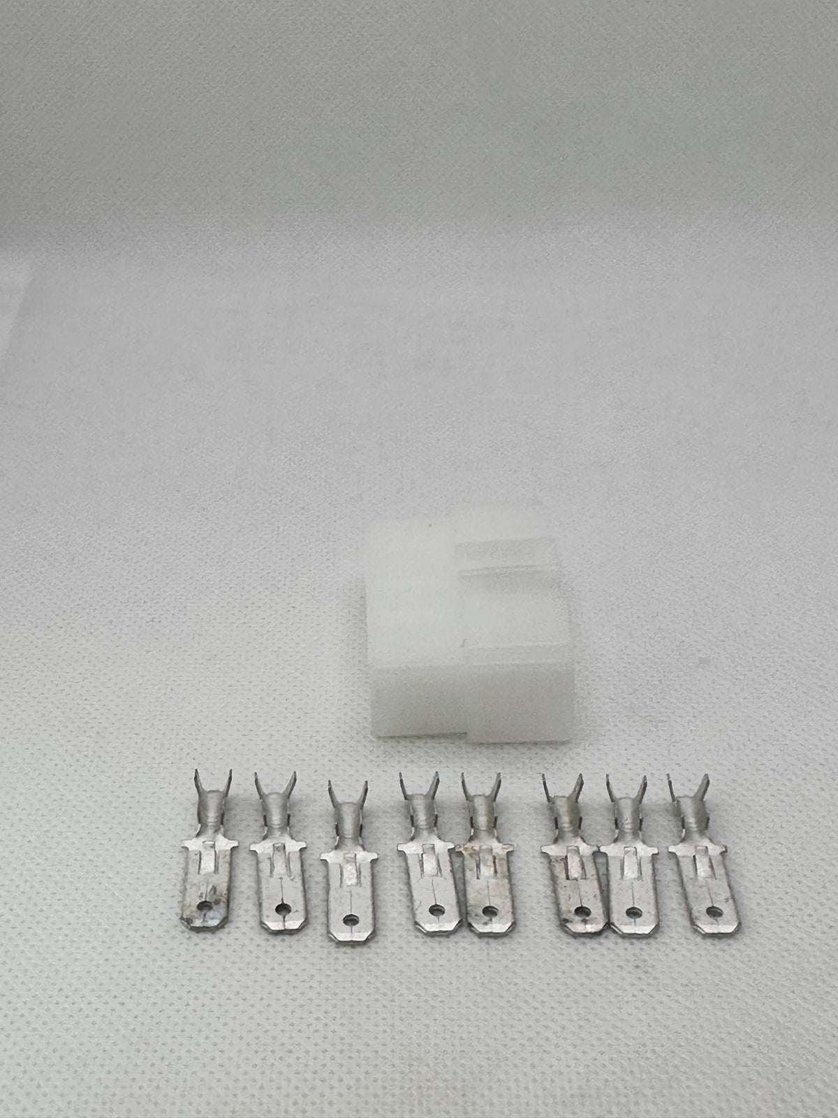 QVEE QVC8F10 8-Circuit Reverse Female Housing Kit – 8MA-250