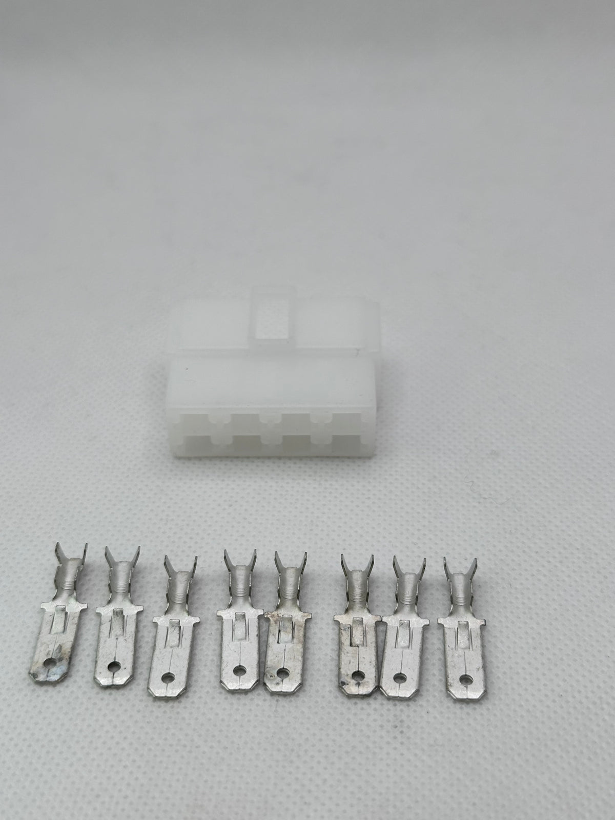 QVEE QVC8F10 8-Circuit Reverse Female Housing Kit – 8MA-250