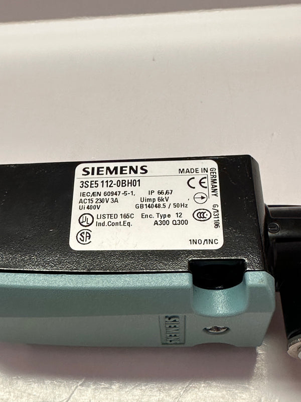 Siemens 3SE5112-0BH01 Position Switch Metal Encloser 40mm Twist Lever