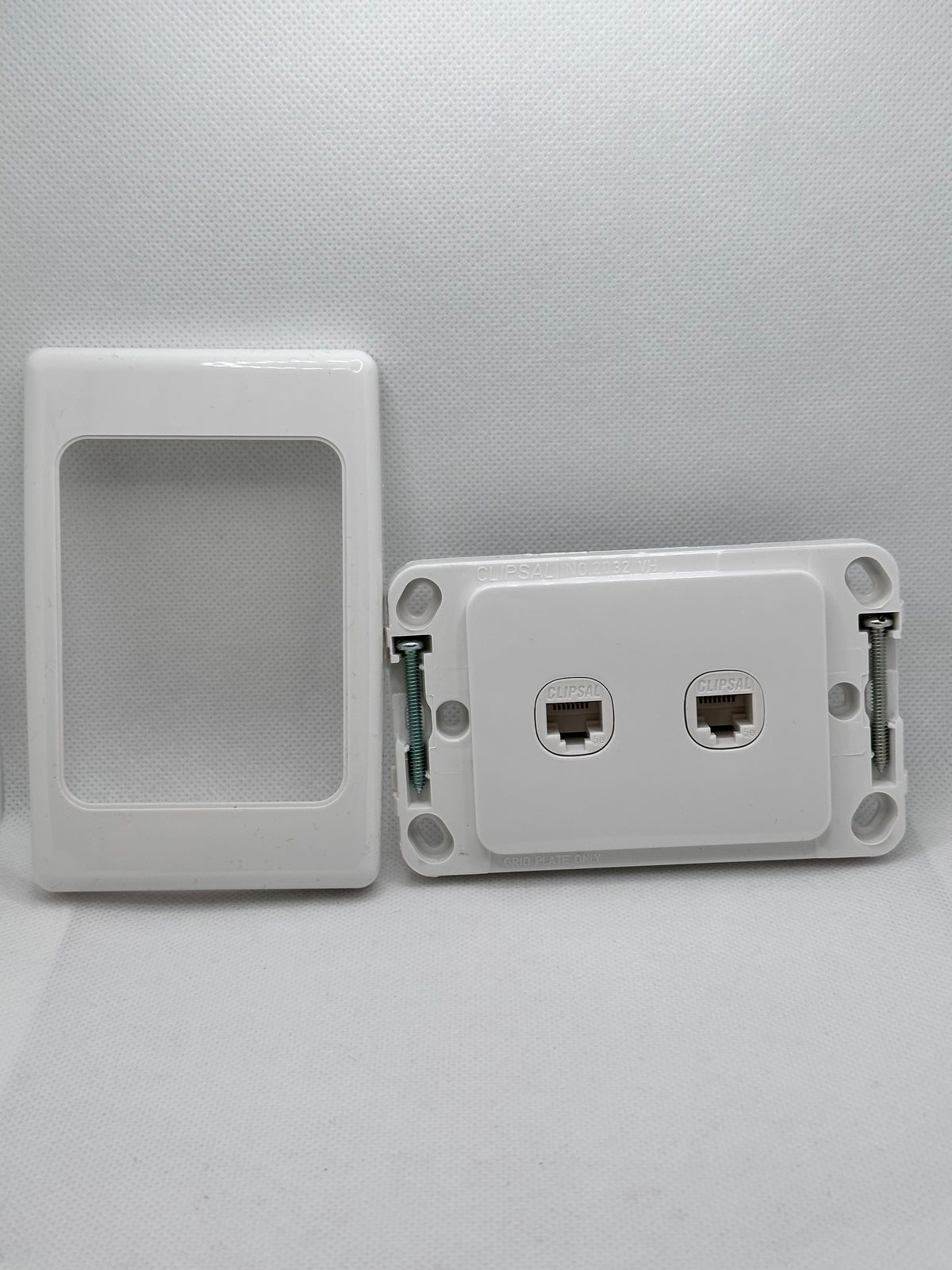 Clipsal 2032VRJA5-WE 2 Gang Vertical Mount RJ45 CAT 5 Socket Outlet