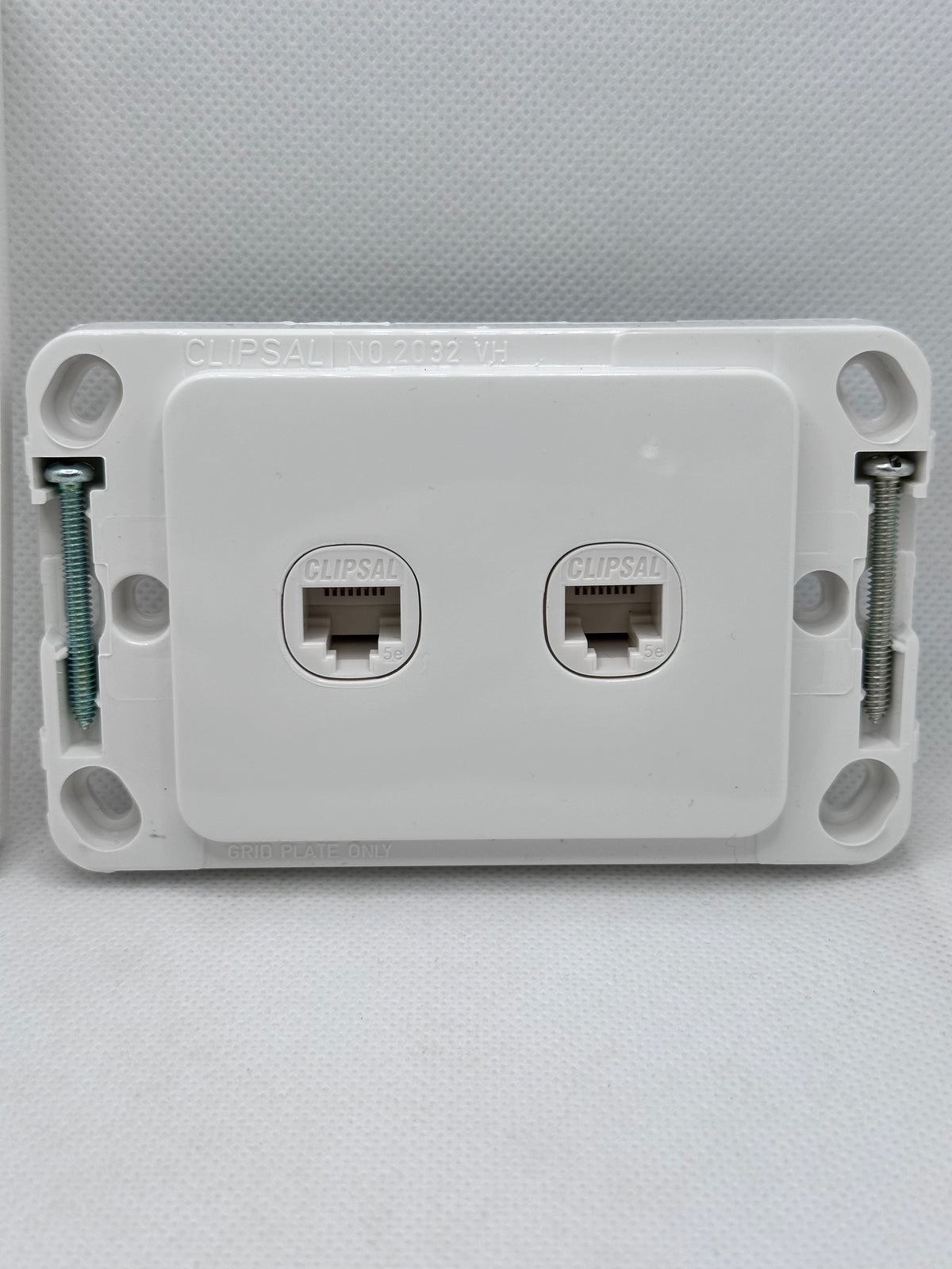 Clipsal 2032VRJA5-WE 2 Gang Vertical Mount RJ45 CAT 5 Socket Outlet
