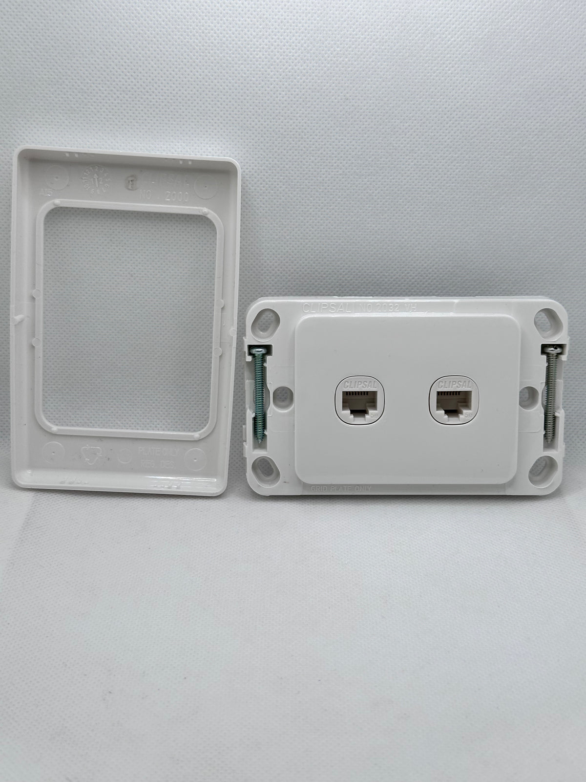 Clipsal 2032VRJA5-WE 2 Gang Vertical Mount RJ45 CAT 5 Socket Outlet