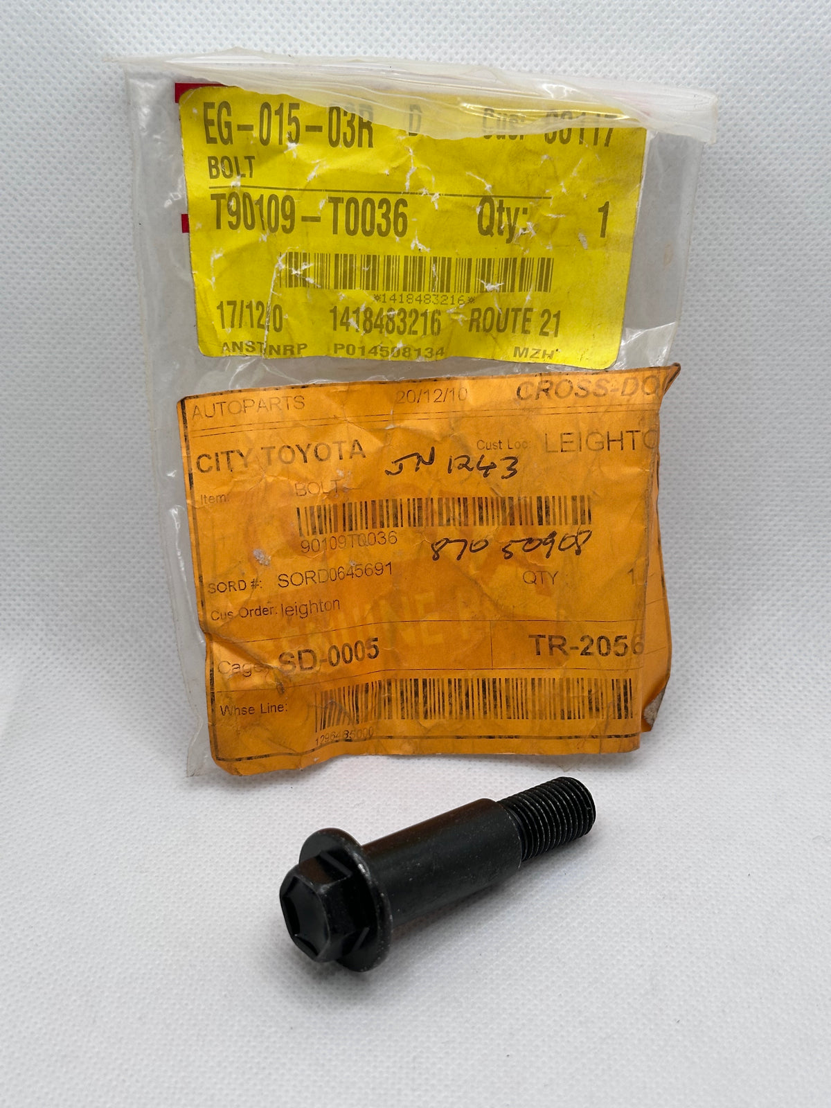 Toyota 90109-T0036 Seat Belt Bolt – Hilux