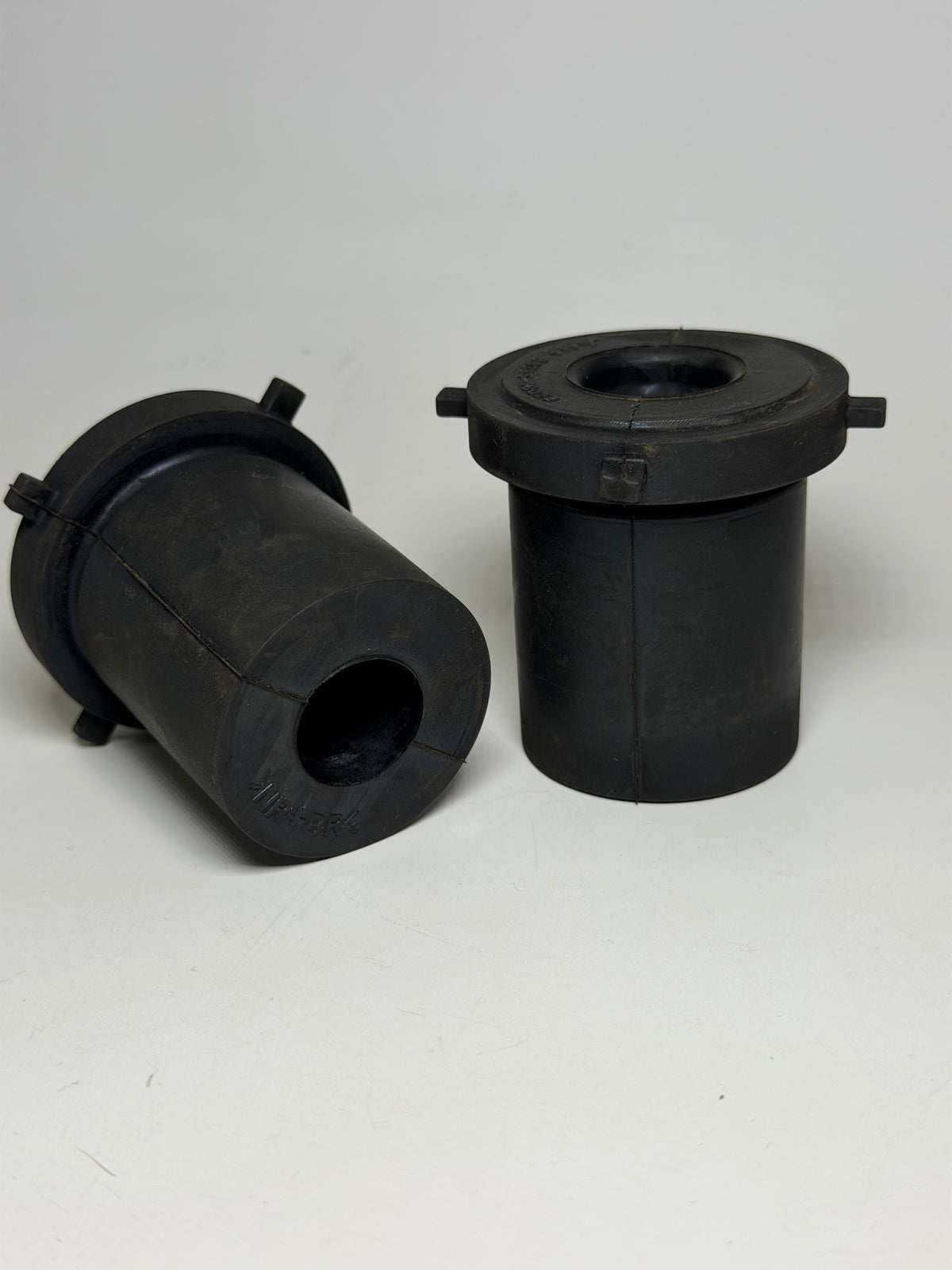 Toyota 90385-18022 Set of 2 Rear Leaf Spring Rubber Bush