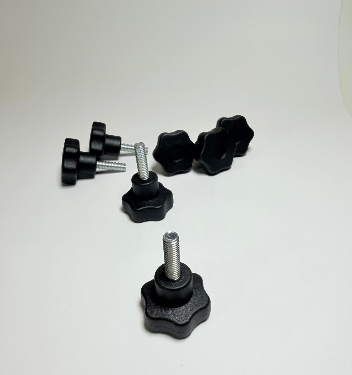 Multiple Lobes Clamping Knob, Threaded Stud 28mm Dia. x 20mm, bag of 7