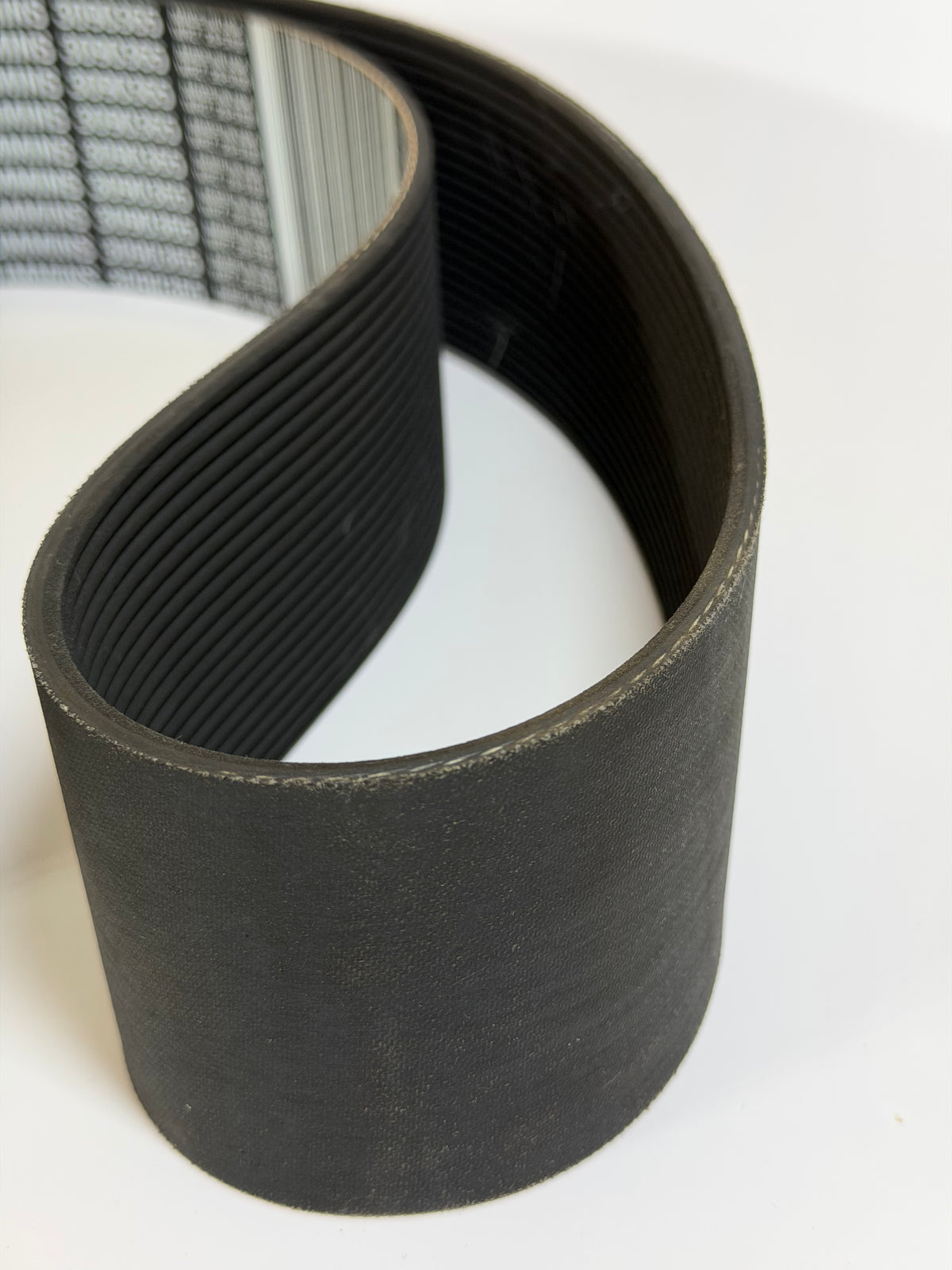 Hitachi 4S00297 Fan Belt, by Cummins 3090365 Ribbed V-Belt