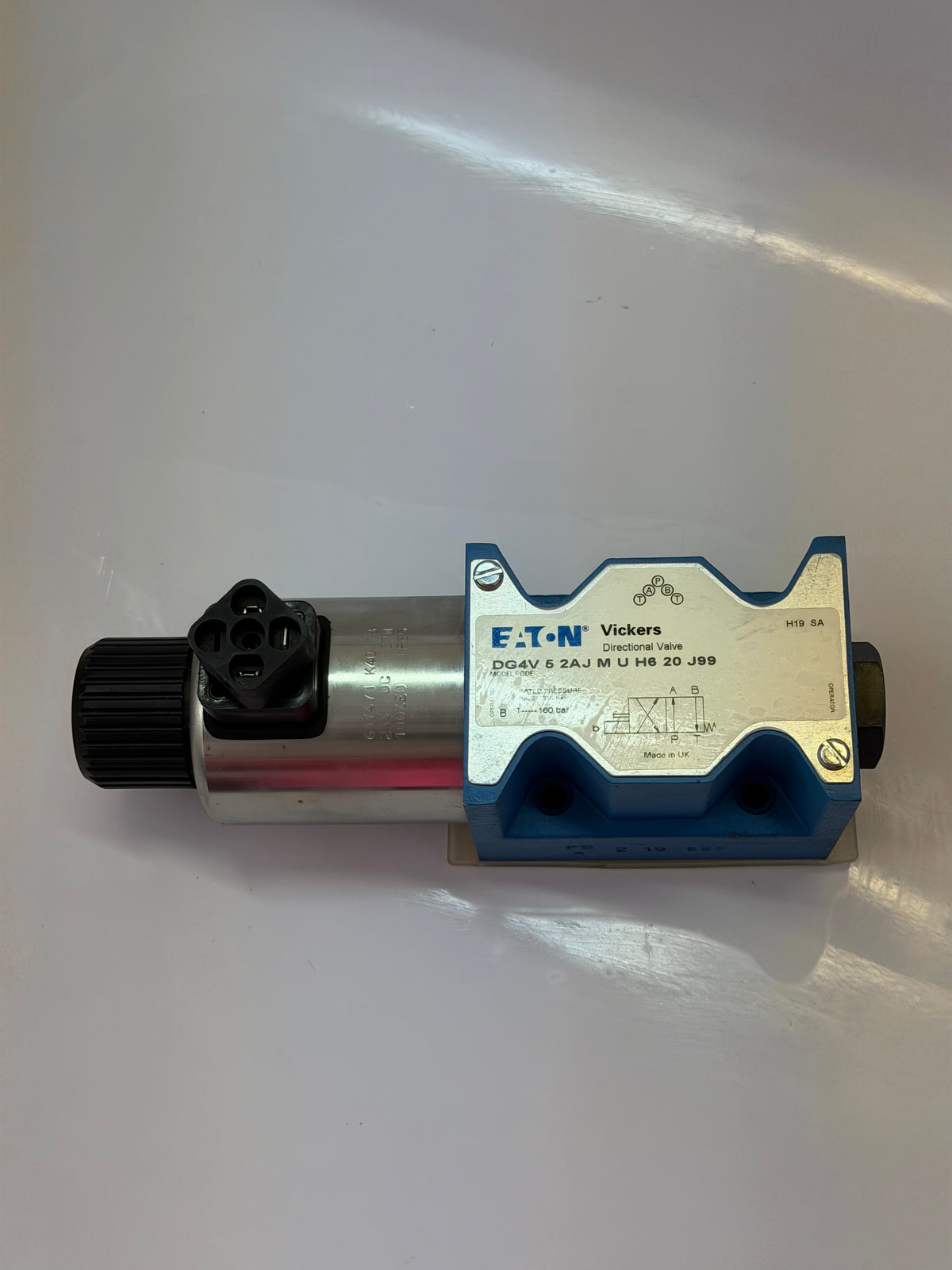 Eaton Vickers DG4V52AJMUH620 Solenoid Operated Direction Valve, 24V - 616768