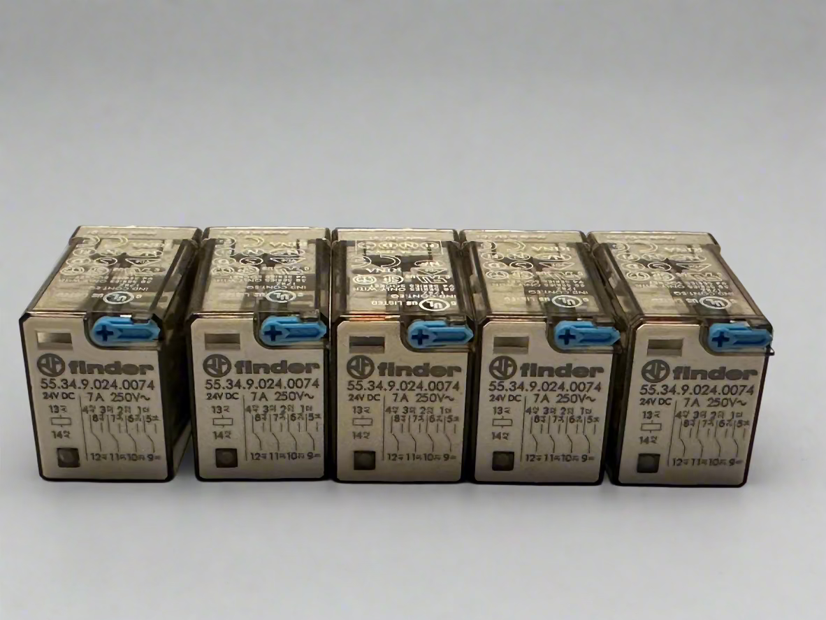 Finder 55.34.9.024.0074 Plug-in Relay 7A, 24V DC, 4PDT